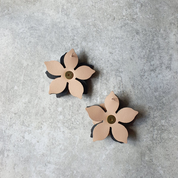 Winnie Flower Megastuds (GENTLE)