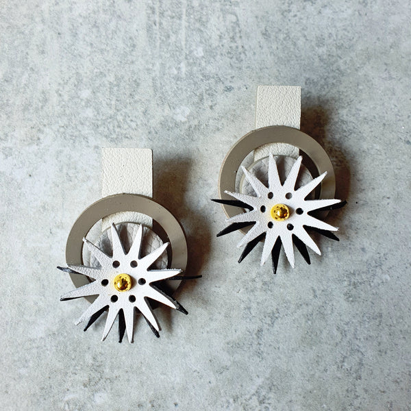 Rising Sun Megastuds (SNOW)