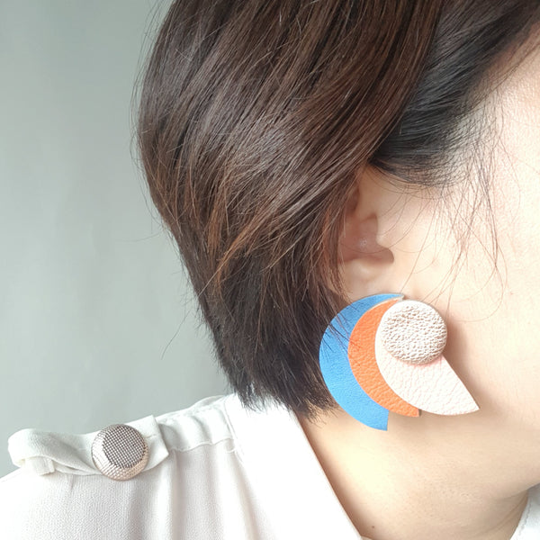 Fanned Out Megastuds (DUCHESS BLUE)