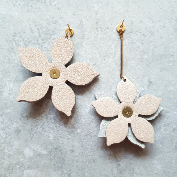Floral Drop Asymmetrical Earrings (BLUE/GRAY)