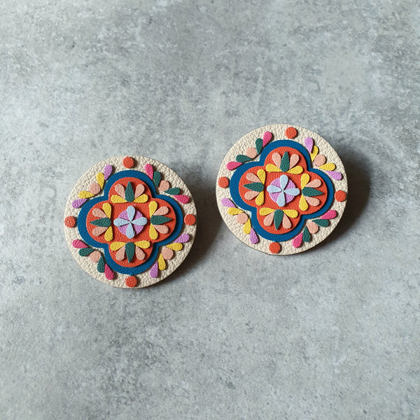 Medallion Peranakan Tile Megastuds (CREAM)