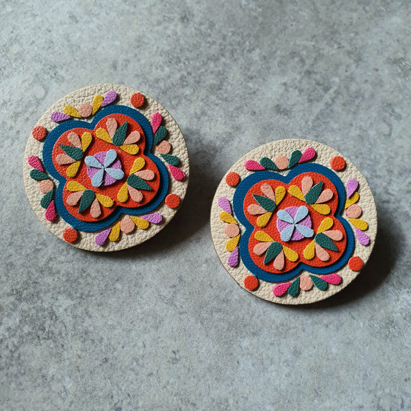 Medallion Peranakan Tile Megastuds (CREAM)