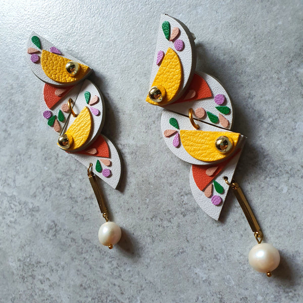 Stained-Glass Fan Dangle-studs (WHITE)