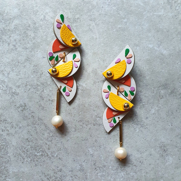 Stained-Glass Fan Dangle-studs (WHITE)