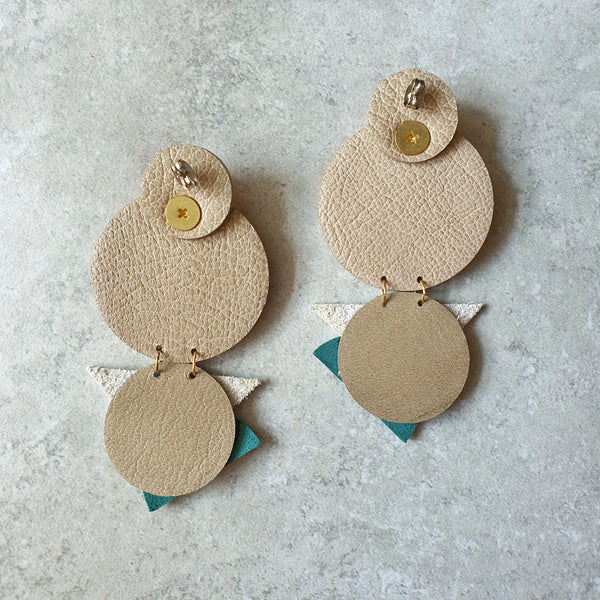 Summertime Twins Dangle-studs (KELLY)